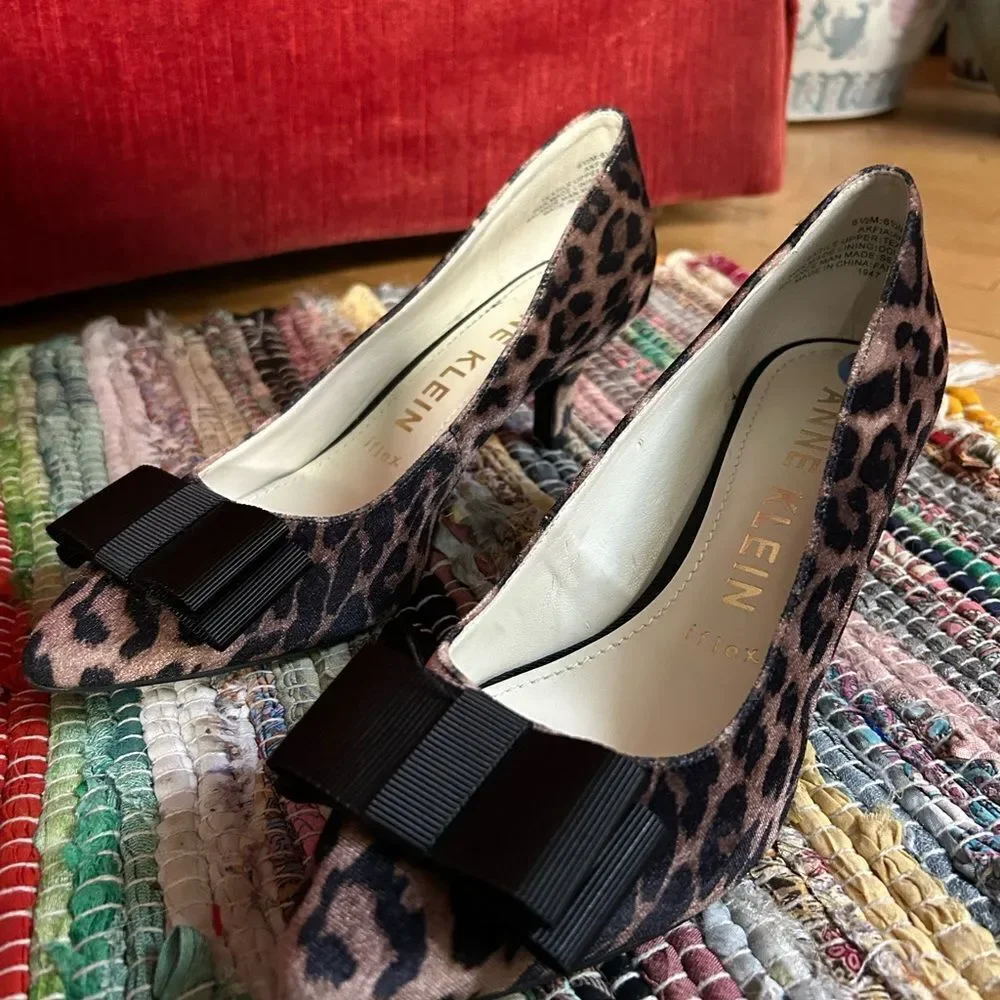 Anne Klein Animal Print Heels with Black Accent Size 6.5 - Picture 9 of 12